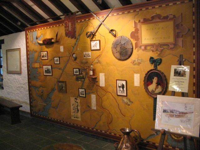 Historische Ausstellungstafel im Visitor Centre von Dalwhinnie