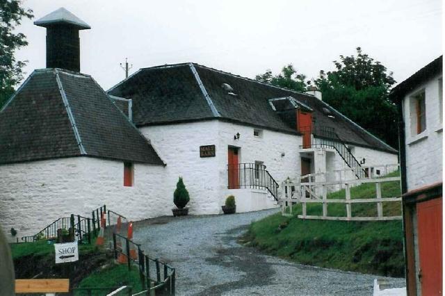 Malt Barn auf dem Gelände der Edradour Distillery