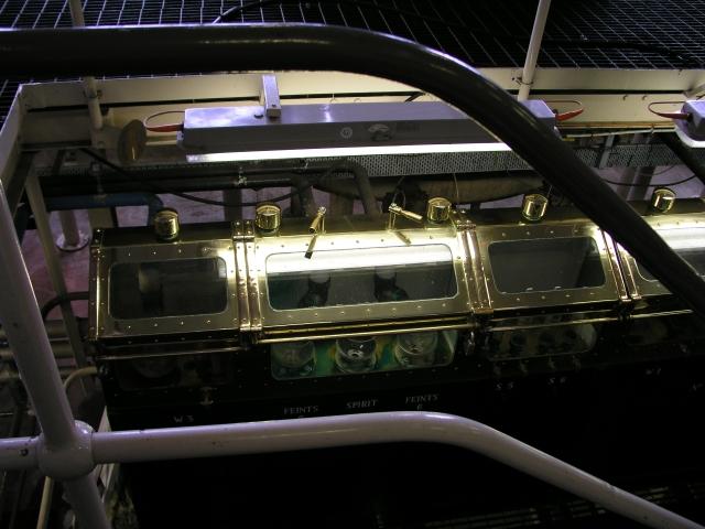 Spirit Safe der Kininvie Distillery aus schräger Perspektive