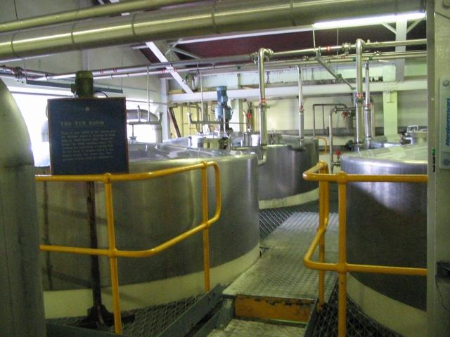 Maischbottiche im Produktionsbereich der Macallan Distillery