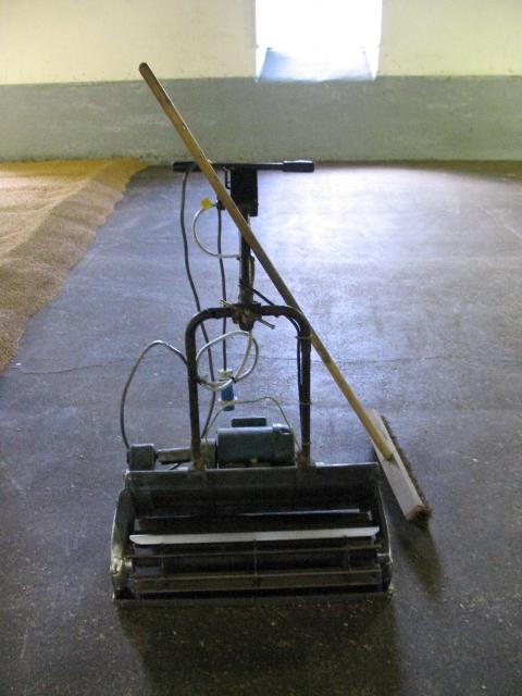 Werkzeug zum Wenden der Gerste auf dem Mälzboden